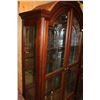 Image 3 : LEXINGTON GLASS DISPLAY CABINET