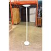 Image 1 : WHITE FLOOR LAMP