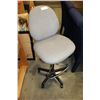 Image 1 : GREY OFFICE CHAIR