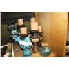 Image 1 : SHELF LOT OF BLUE DESIGNER BTHROOM DECOR AND LOT OF CANDLE STANDS AND CANDLES