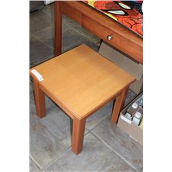 MODERN MAPLE ENDTABLE