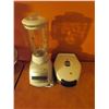 Image 1 : Black & Decker Cyclone blender & ProctorSilex waffle maker (used)