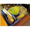 Image 3 : 2 plastic tubs / plastic containers / lids & squeeze bottles