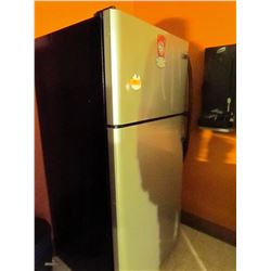 Frigidaire 17 cubic foot fridge
