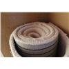 Image 2 : WHIE AREA CARPET