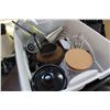 Image 2 : TOTE OF LAMPS VASES AND MINI CROCK POT
