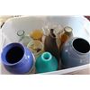 Image 2 : TOTE OF VASES
