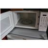 Image 2 : WHITE KENMORE MICROWAVE