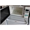 Image 2 : WHITE KENMORE MICROWAVE