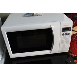 WHITE PANASONIC MICROWAVE