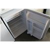Image 2 : WHITE KENMORE BAR FRIDGE