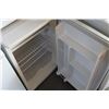 Image 2 : WHITE KENMORE BAR FRIDGE