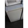 Image 1 : WHITE KENMORE BAR FRIDGE