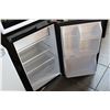 Image 2 : BLACK MAGIC CHEF BAR FRIDGE