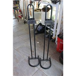 2 METAL STANDS