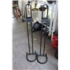 Image 1 : 2 METAL STANDS