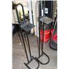 Image 2 : 2 METAL STANDS