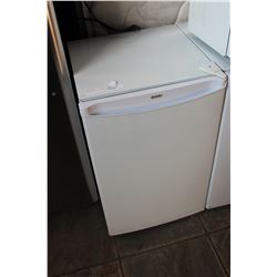 WHITE KENMORE BAR FRIDGE