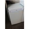 Image 1 : WHITE KENMORE BAR FRIDGE