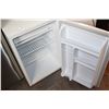 Image 2 : WHITE KENMORE BAR FRIDGE