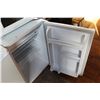 Image 2 : WHITE KENMORE BAR FRIDGE