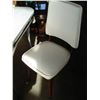 Image 3 : RETRO TALE AND TWO CHAIRS