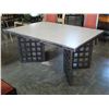 Image 1 : DINING TABLE WITH LEAF