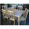 Image 1 : MAPLE DINING TABLE WITH LEAF AND 6 CHAIRS
