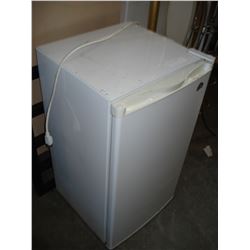 WHITE IGLOO BAR FRIDGE