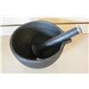 Image 2 : CAST IRON MORTAR AND PESTLE