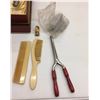 Image 2 : Multiple Antique Vanity Items