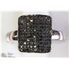 Image 1 : 46) ST. SILVER RHODIUM PLATED BLACK DIAMONDS RING
