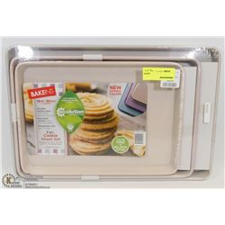 BAKENS 3PC COOKIE SHEET SET
