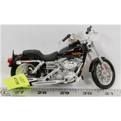 DIE CAST PLASTIC HARLEY BIKE 1:18 SCALE.