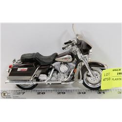 DIE CAST PLASTIC HARLEY BIKE 1:18 SCALE.