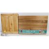 Image 1 : LOT OF TWO WOOD CUTTING BOARDS