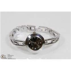 NEW 'SK ONE' STAINLESS FASHION WATCH WITH NEW