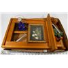 Image 1 : WOOD SHELF IN A WINDOW/ ORNAMENTS & ETC.