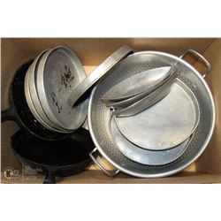 ASSORTED KITCHEN ITEMS: PANS, TRAYS + MORE