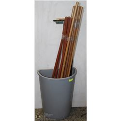 LOT OF 19 BROOMS AND 1 SQUEEGEE
