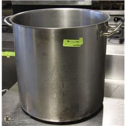 LARGE STOCK POT