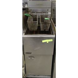 SINGLE BAY PITCO DEEP FRYER WITH 2 BASKETS