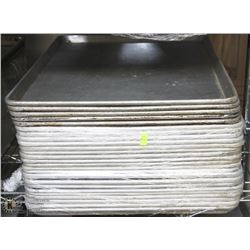 LOT OF 25 BAKING TRAYS ON CHOICE