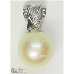 3) 18KT W. GOLD SOUTH SEA PEARL & DIAMOND PENDANT