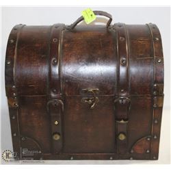 SHOWHOME WOODEN TREASURE CHEST