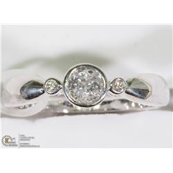 30) 10KT WHITE GOLD DIAMOND RING