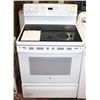 Image 1 : GE 30" WHITE FREE STANDING ELECTRIC STANDARD STOVE