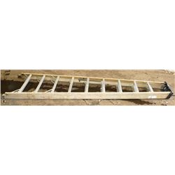 10' ALUMINUM FIBREGLASS LADDER