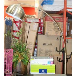 LARGE METAL SHOWHOME FLOOR LAMP