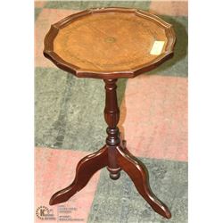 VINTAGE ROUND SIDE TABLE 14"X21"